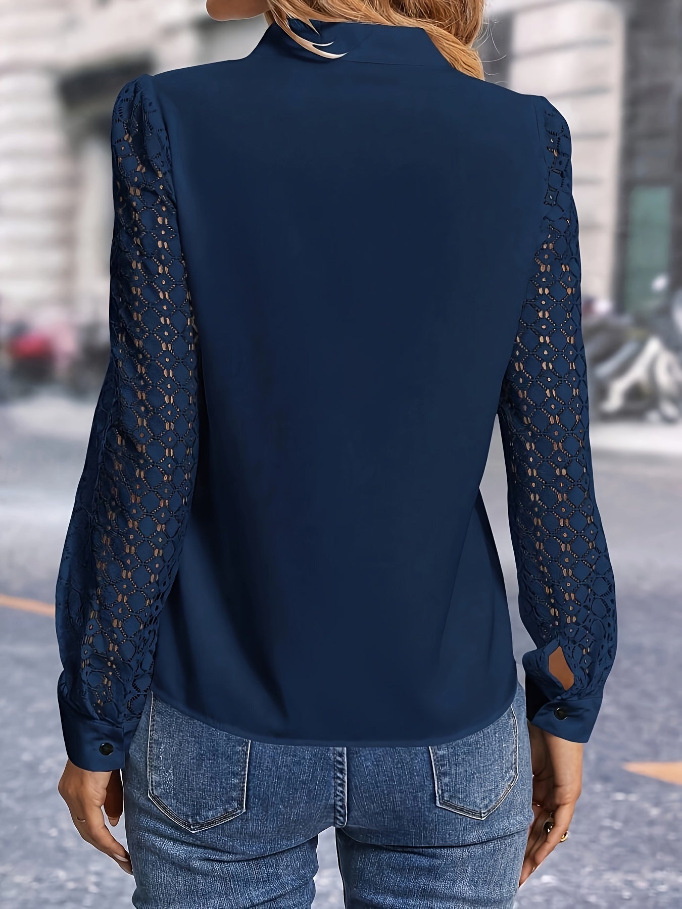 Fleur | Elegant blouse with lace details