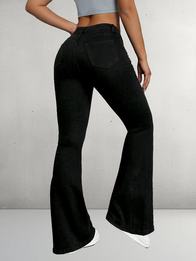 Nina | Elegante zwarte flare jeans met knoopdetail