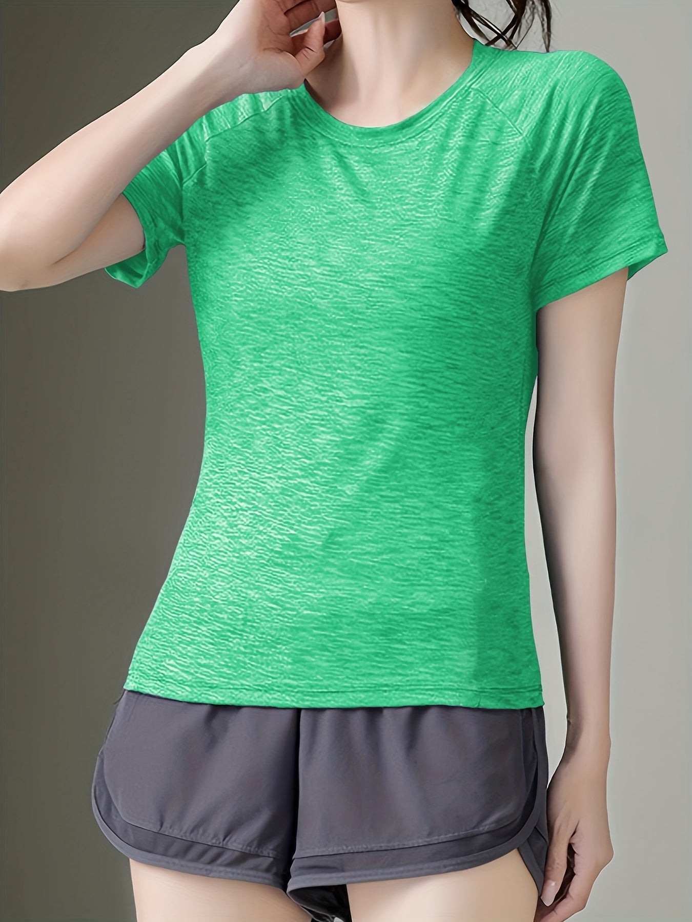 Eva | Quick-drying and stretchy casual running shirt with a round neck and short sleeves