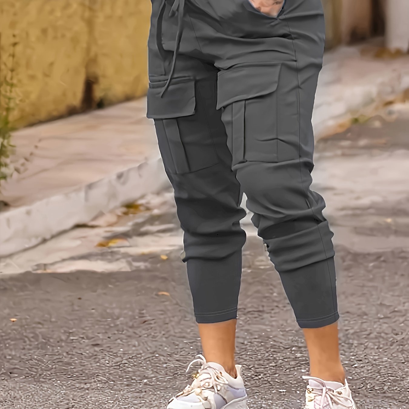 Emma | Solid color cargo joggers with pockets