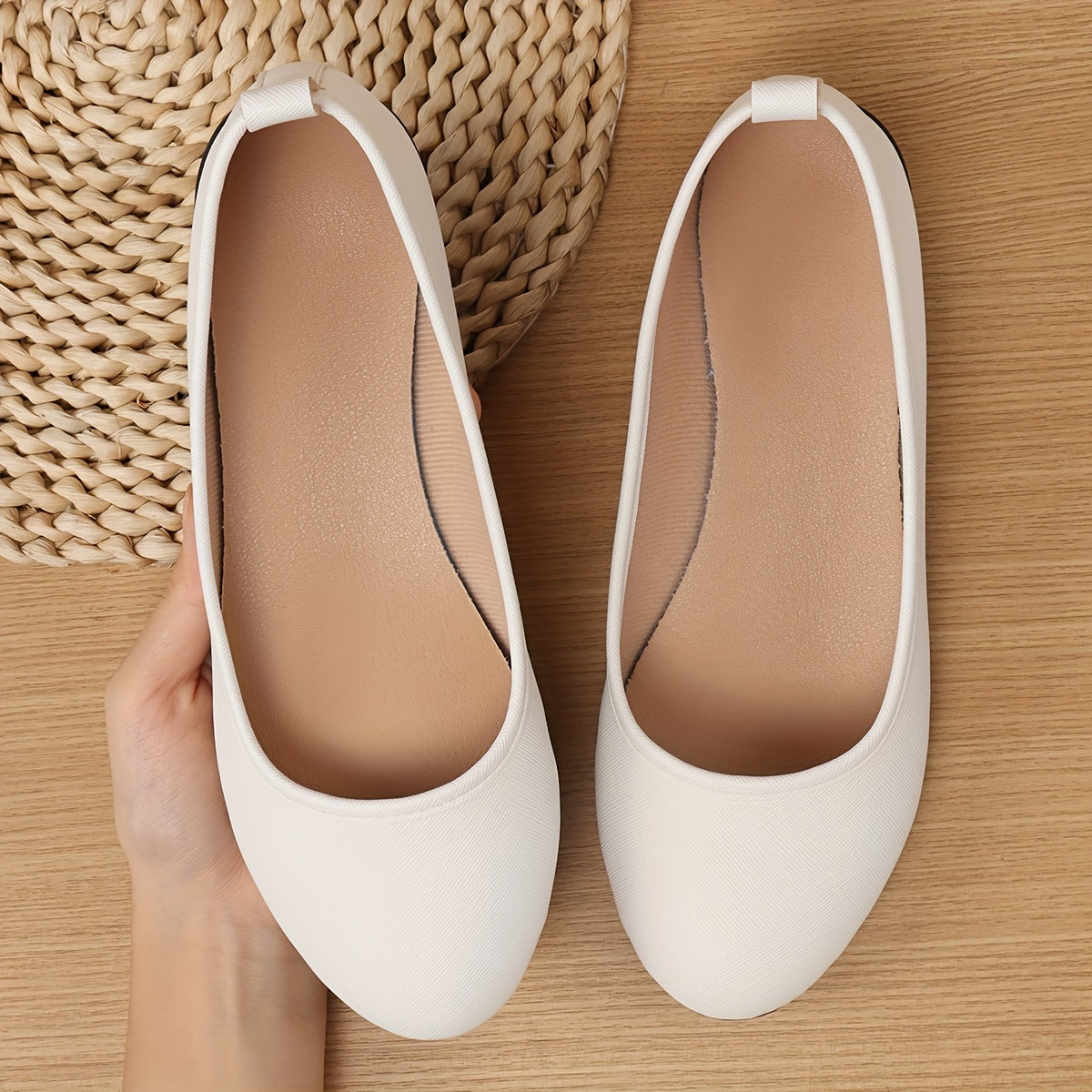 Lotte | Classic white ballet shoes with gold cross pattern