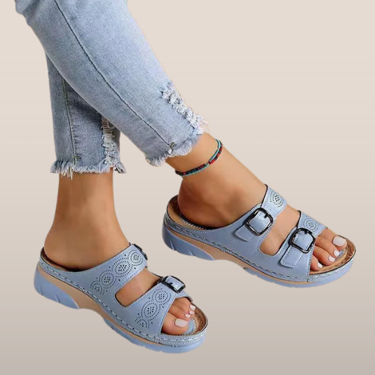 Amira – Geperforeerde Buckle Sandalen