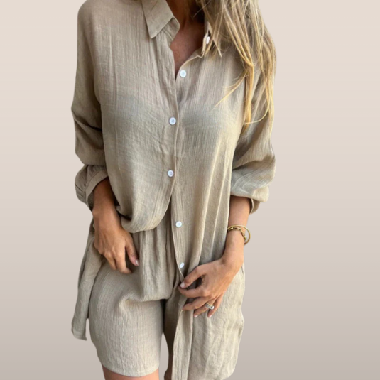 Airy Linen Set – Oversized Blouse and Shorts