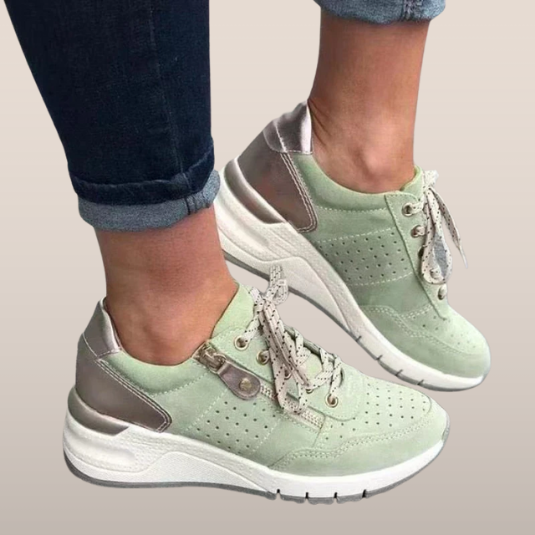 Linde – Sporty Sneakers with Raised Sole 