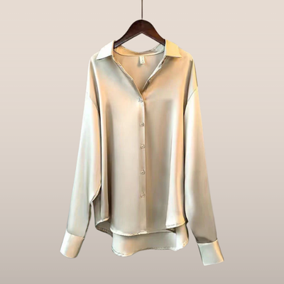 Maud – Satijnen Blouse met Knoopsluiting