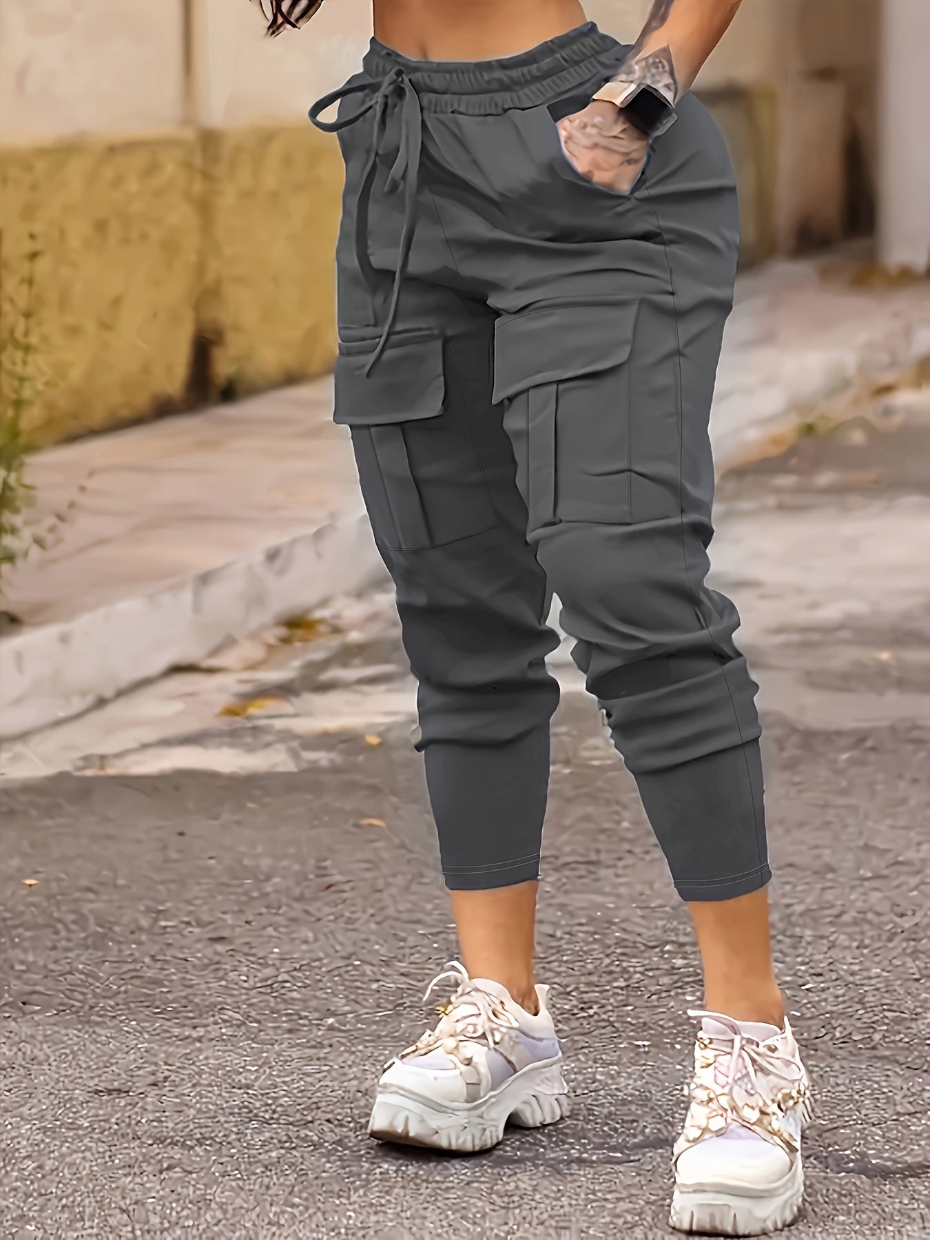 Emma | Solid color cargo joggers with pockets