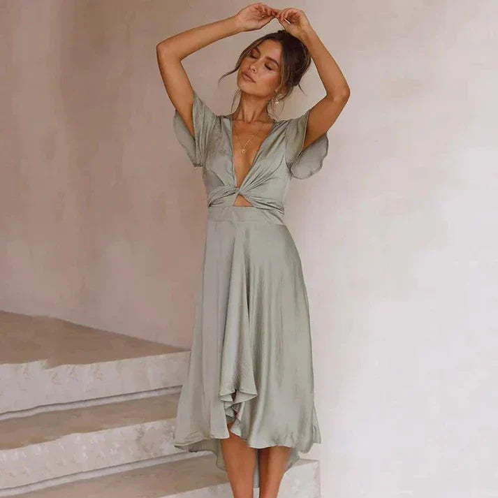 Evalynn - elegante jurk met ruches en diepe V-hals