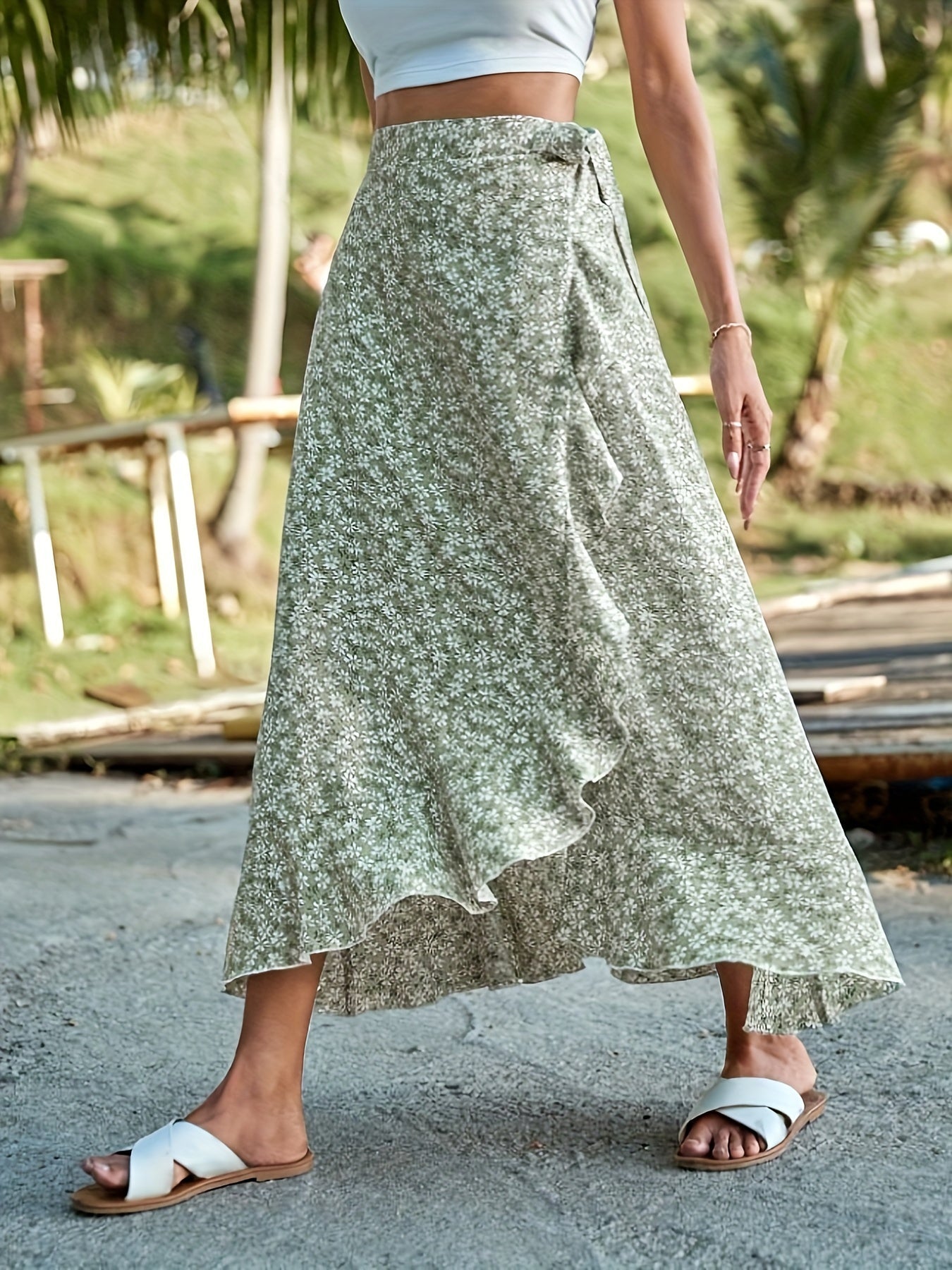 Luna | Wrap skirt with floral print and ruffles