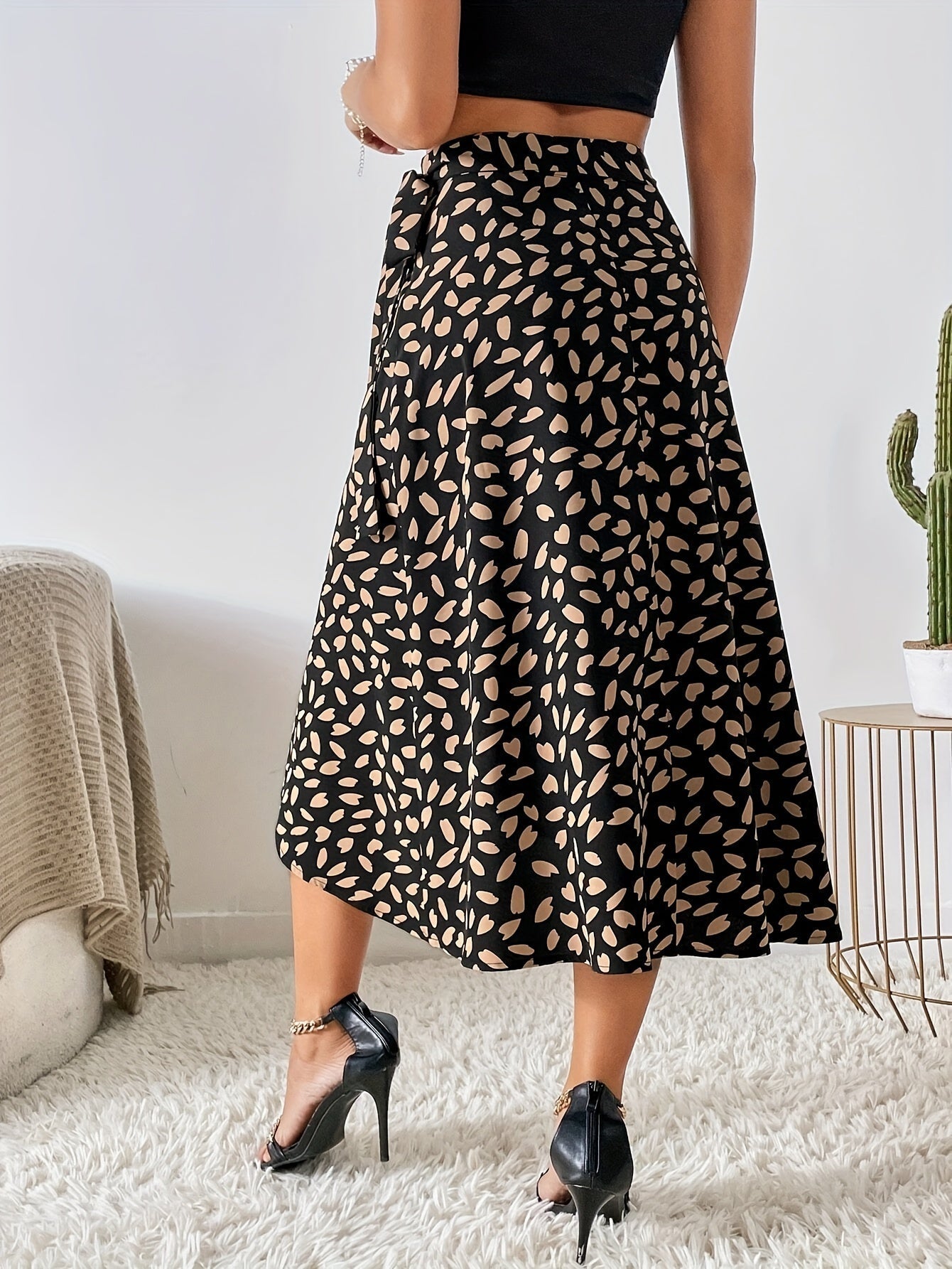 Lotte | Elegant A-line wrap skirt with a tie belt and allover print