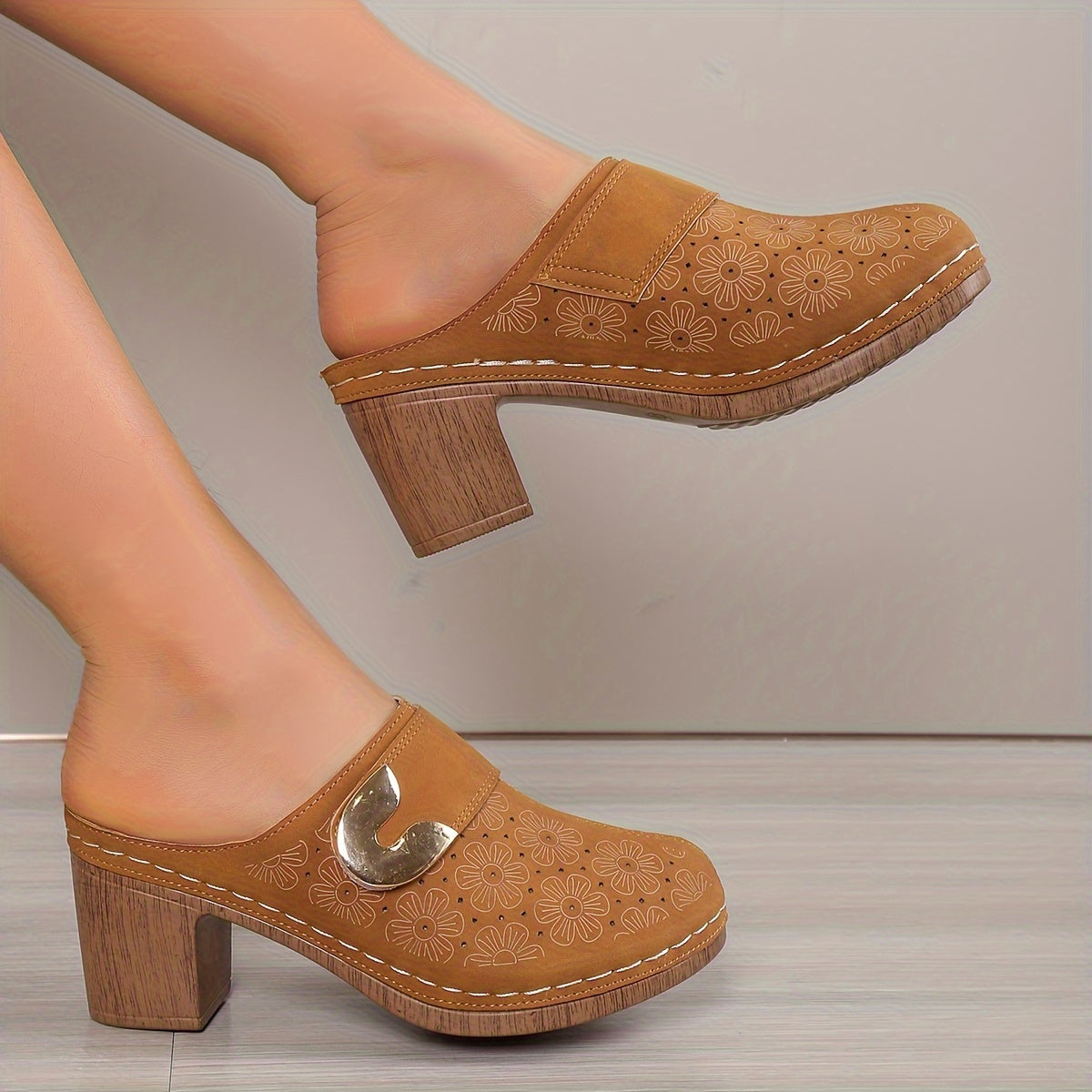 Luna | Fashionable women's sandals with floral pattern and thick heel