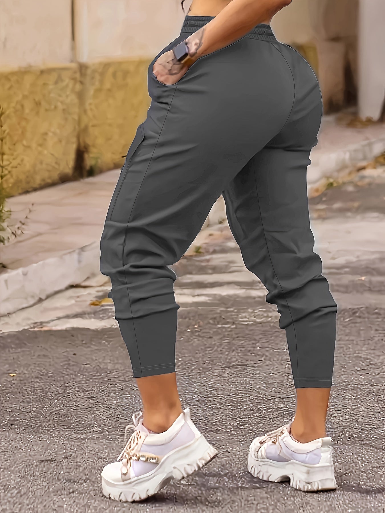Emma | Solid color cargo joggers with pockets