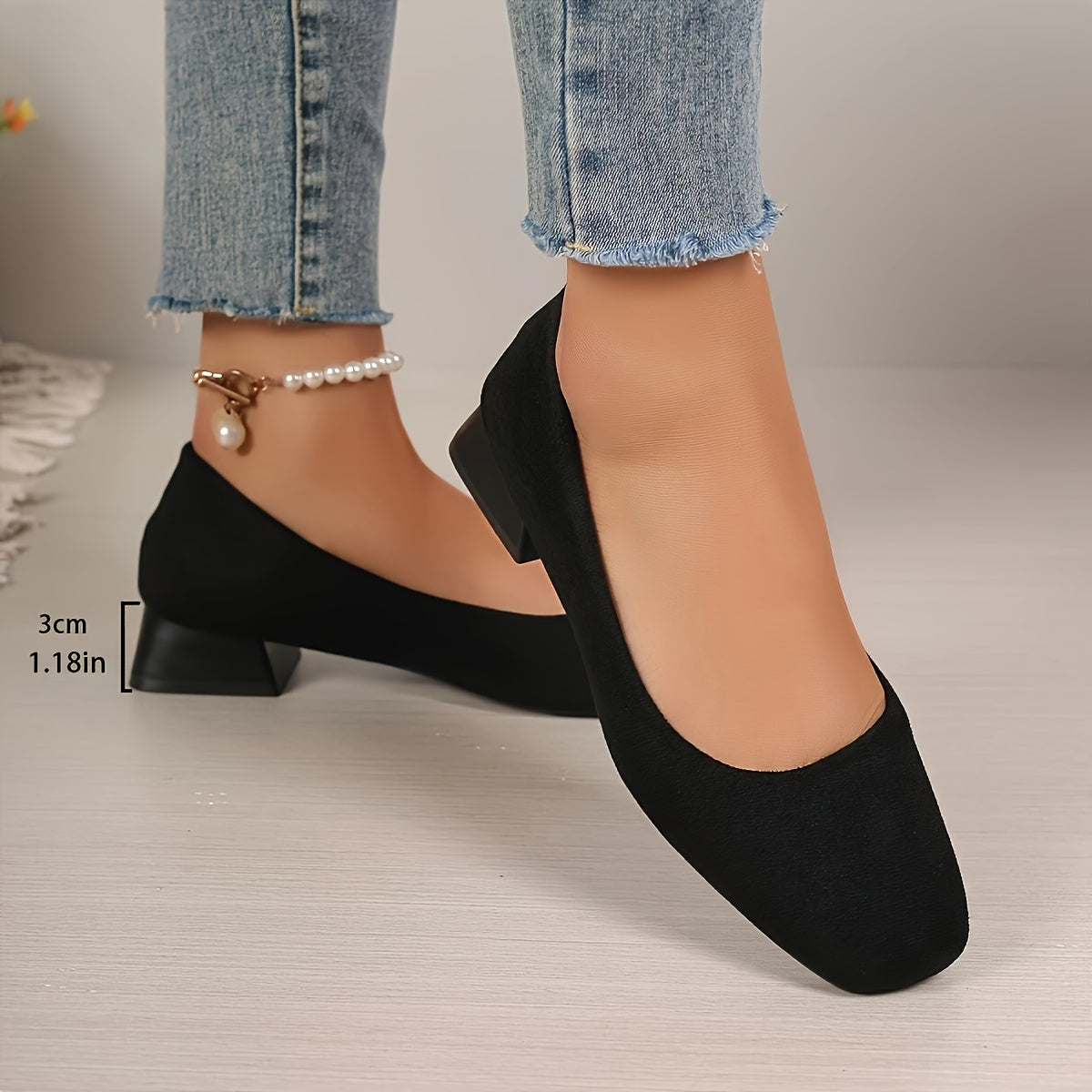 Noortje | Zwarte flanellen pumps met blokhak