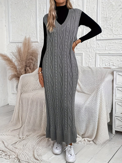 Evelien | Gebreide mouwloze maxi-jurk met kabelpatroon en V-hals