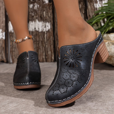 Lotte | Women's clogs with floral cutout and soft sole