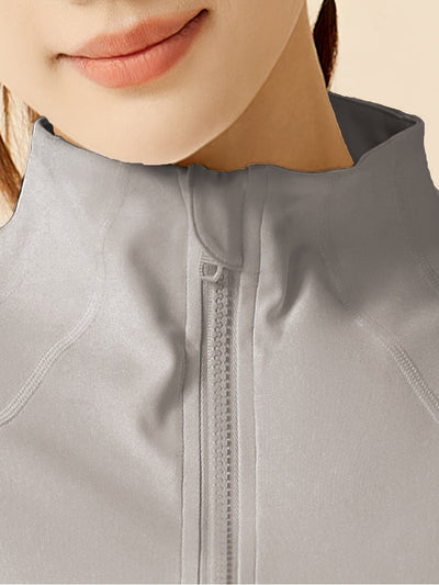 Nina | Cropped sportjack met ademende stof en staande kraag