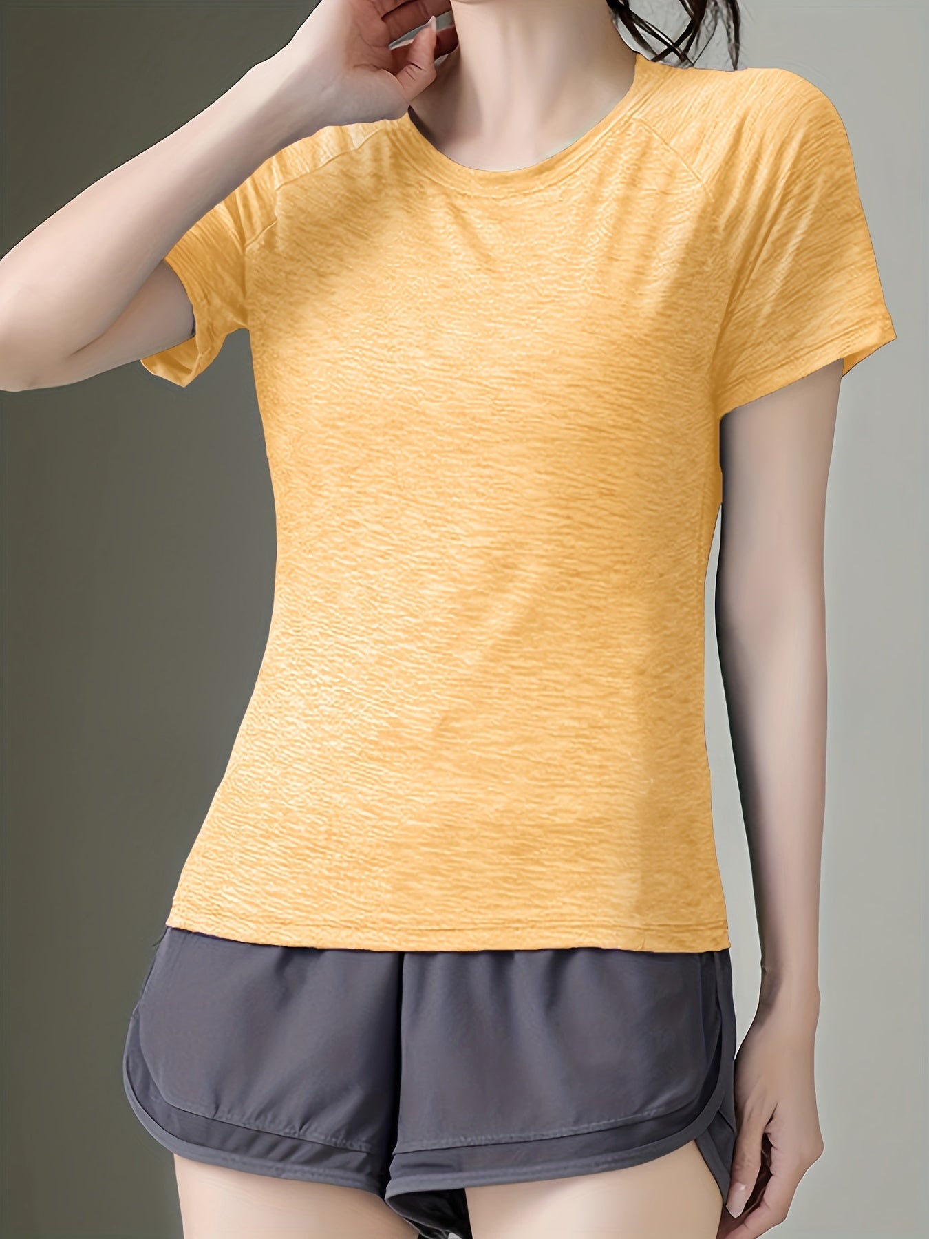 Eva | Quick-drying and stretchy casual running shirt with a round neck and short sleeves