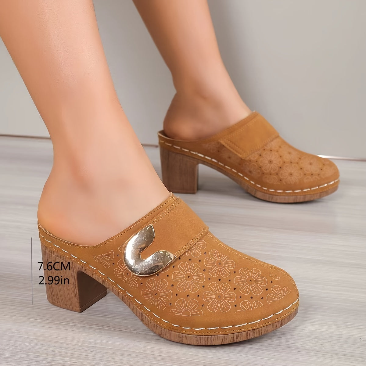 Luna | Fashionable women's sandals with floral pattern and thick heel