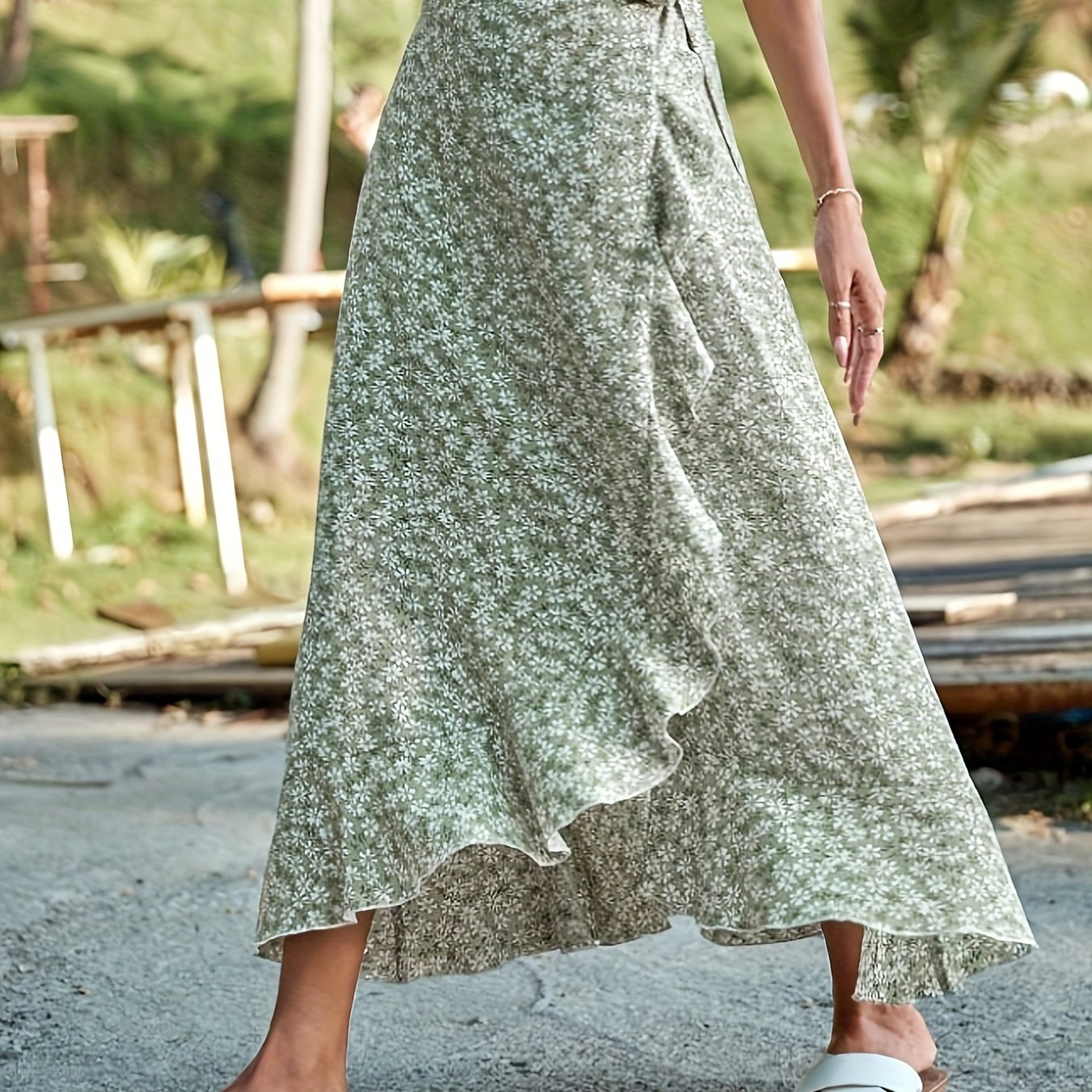Luna | Wrap skirt with floral print and ruffles
