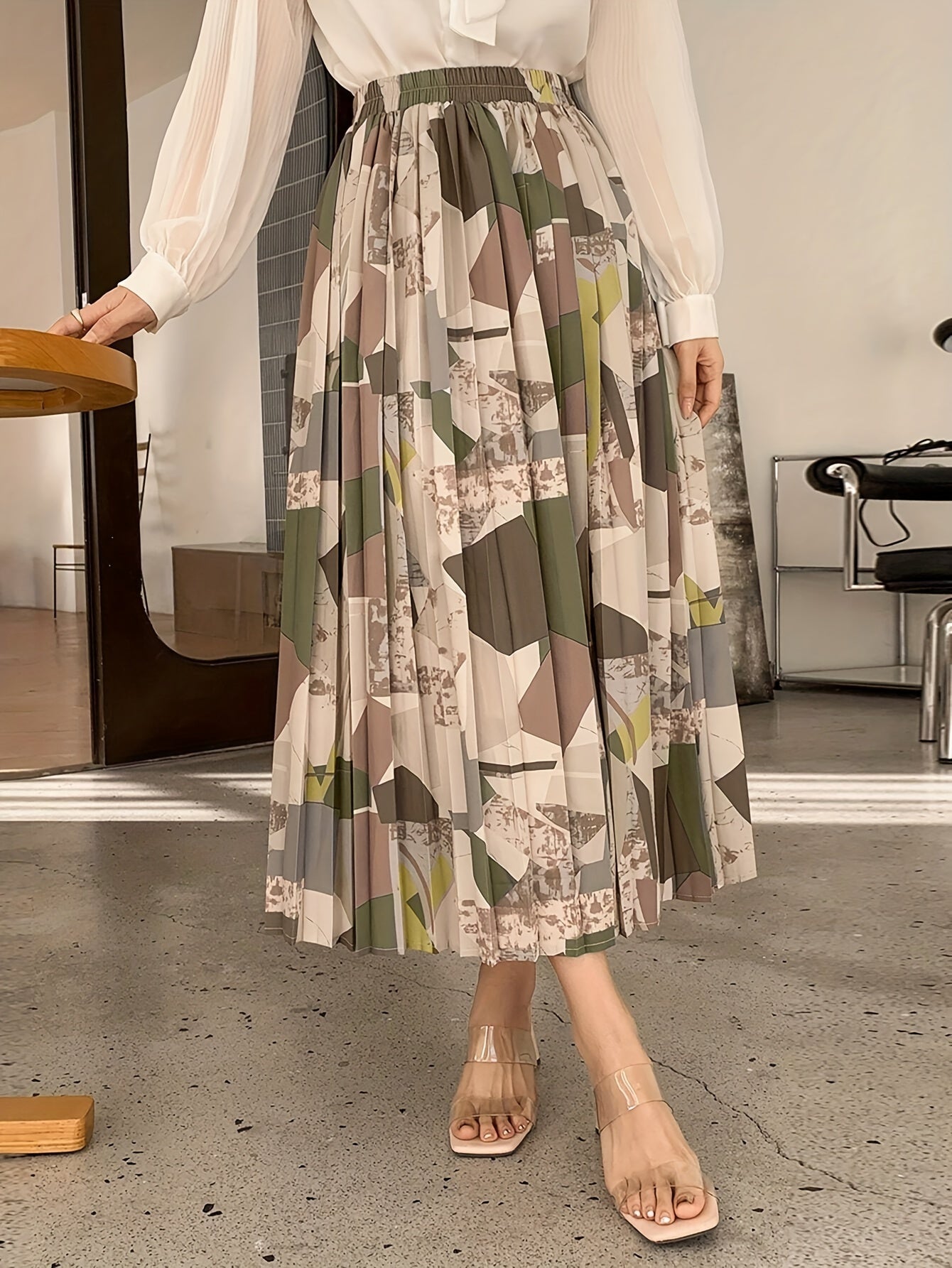 Lotte | Elegant allover print pleated A-line skirt