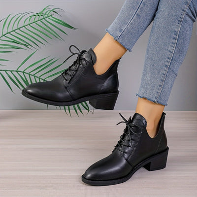 Loes | Stylish solid-color boots with lace-up closure and block heel