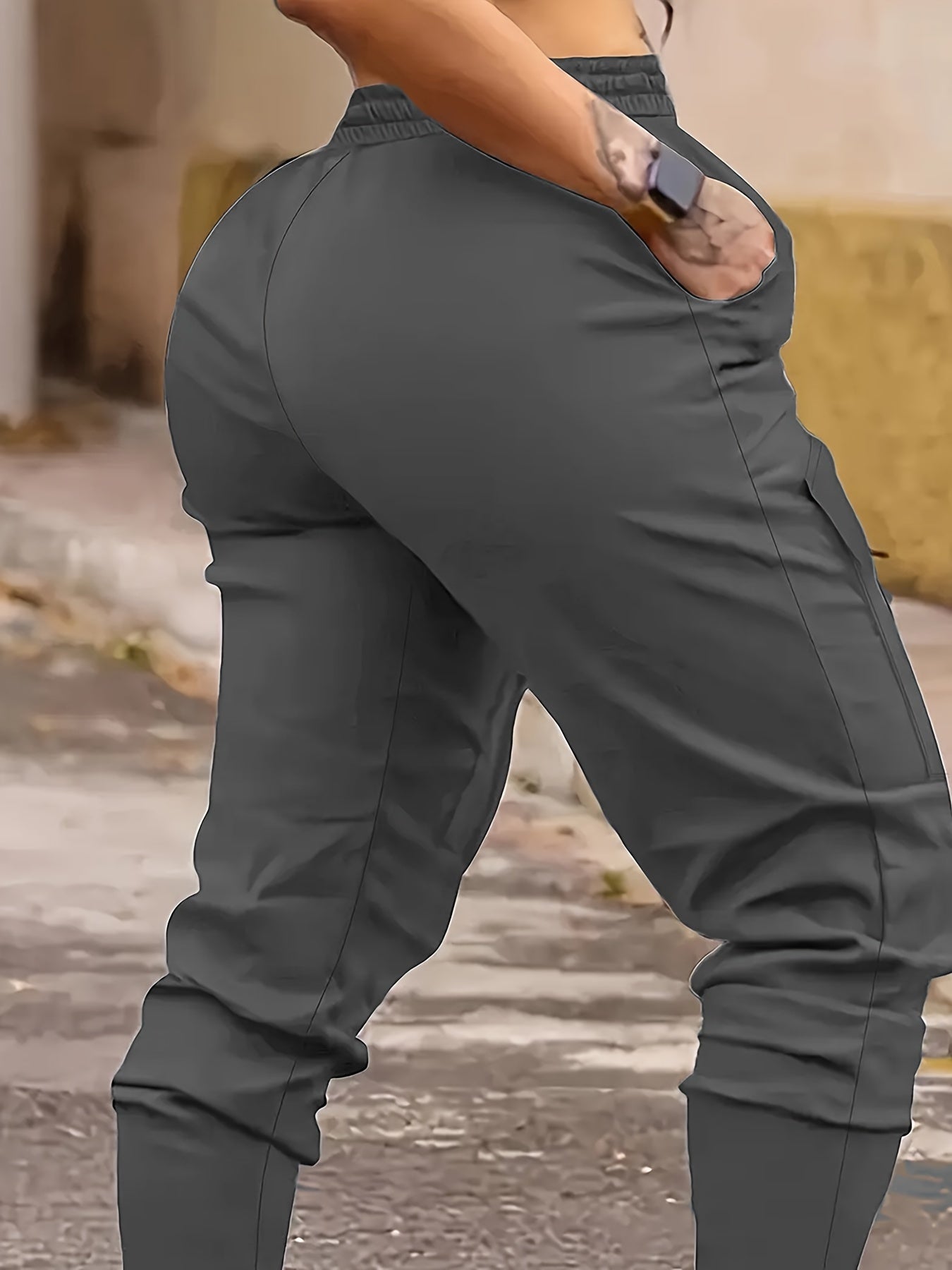 Emma | Solid color cargo joggers with pockets