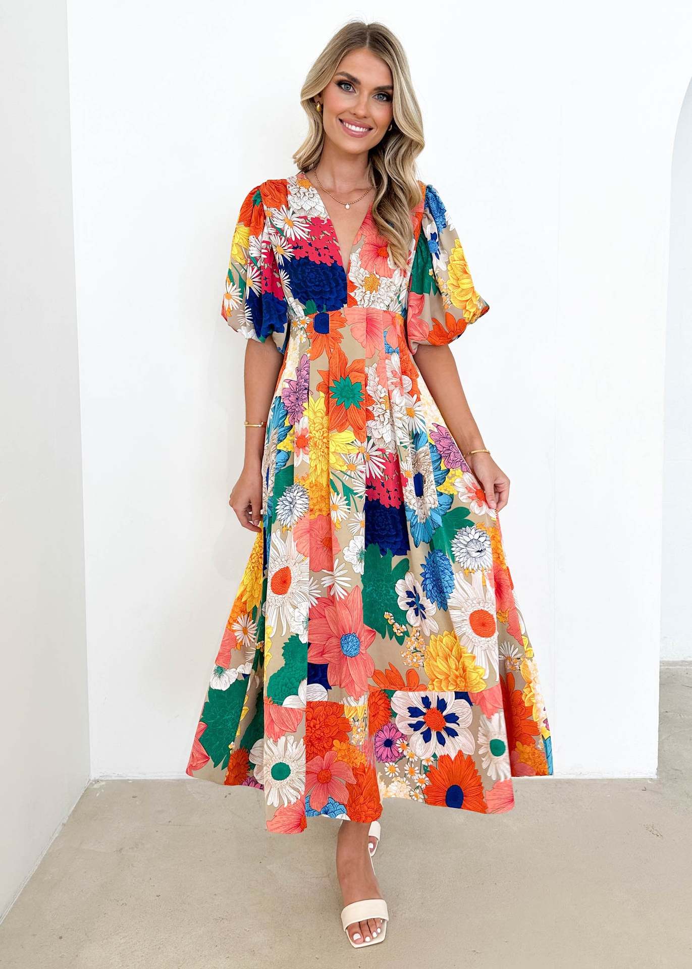 Bloom Elegance – Midi Jurk met Abstracte Bloemenprint
