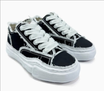 Flare Sneaker | All Black