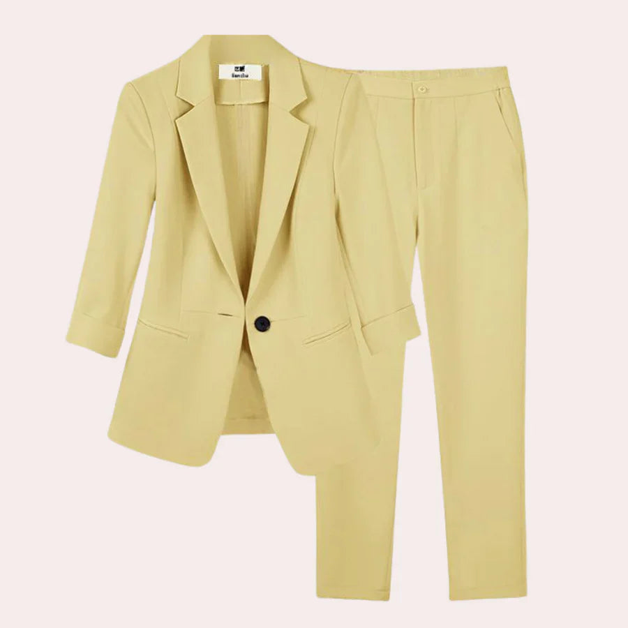 Liv – Sophisticated Blazer and Trouser Set for Women