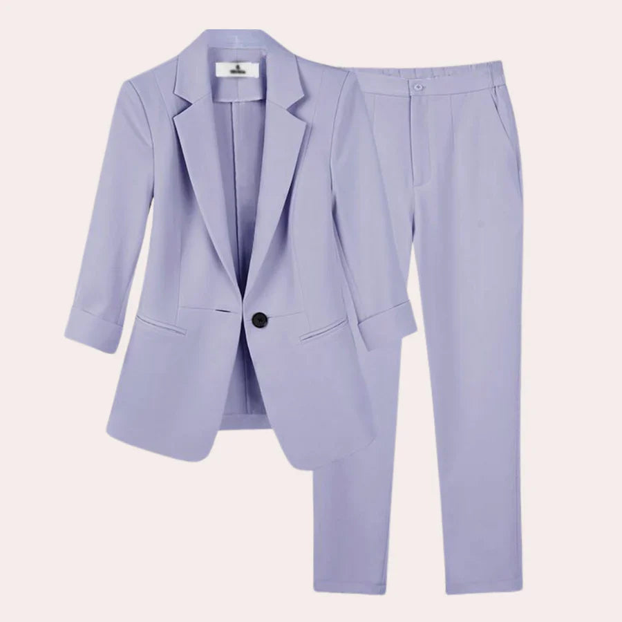 Liv – Sophisticated Blazer and Trouser Set for Women
