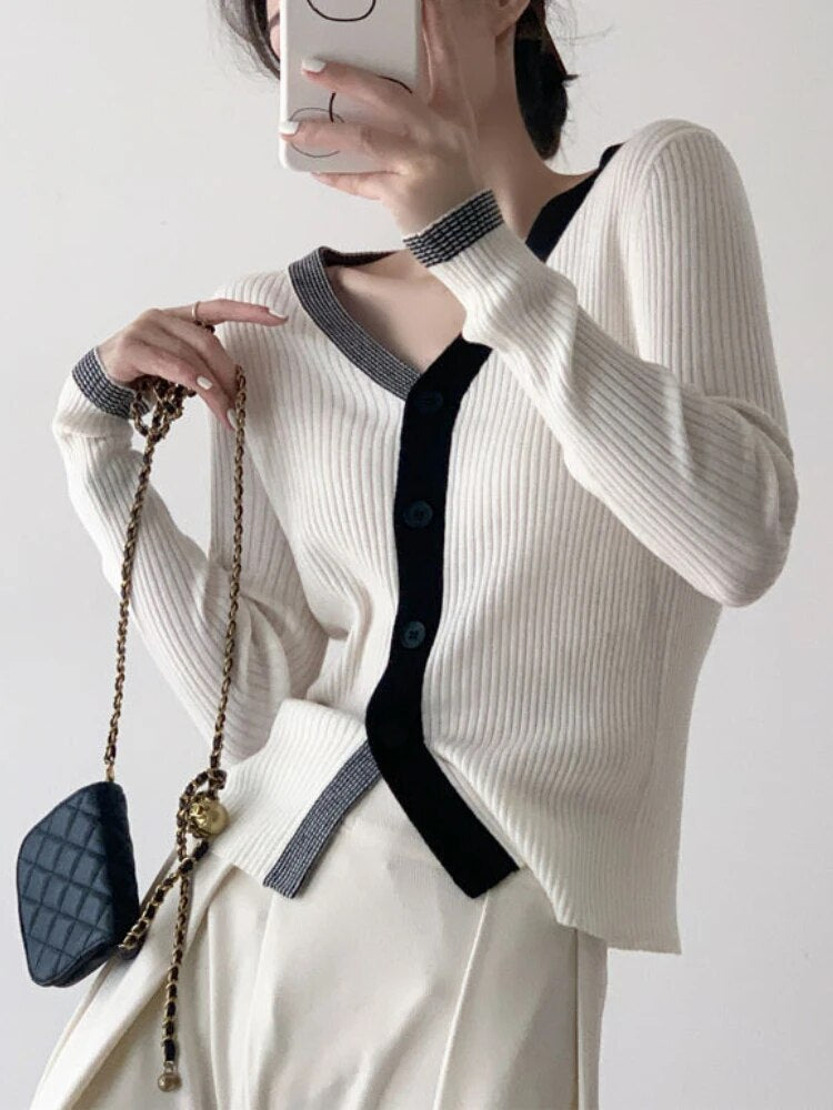 Lotte - Knitted cardigan with buttons