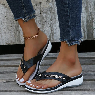 HESTIA | Women's sandals with metal button detail