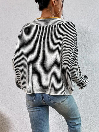 Lars | V-neck sweater with vertical stripes