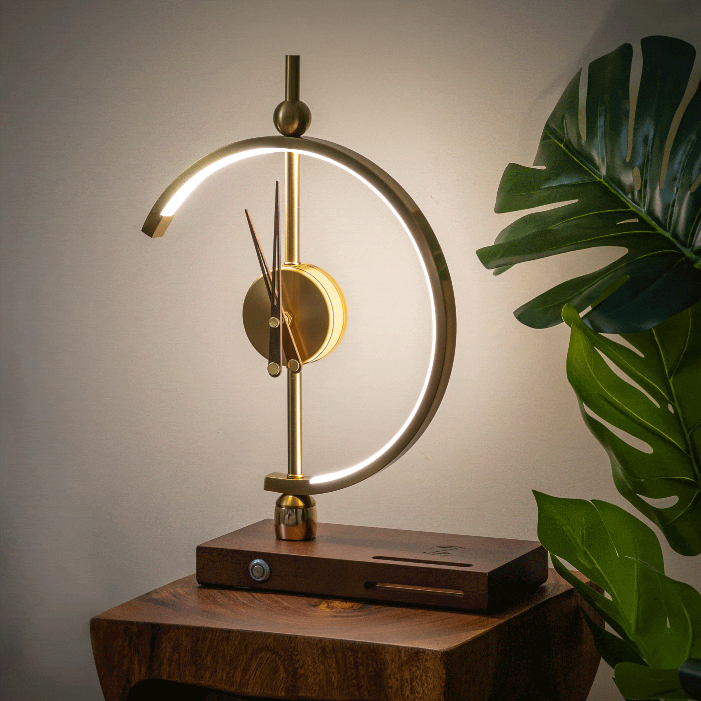 Navora – Wireless Lamp Clock Charger