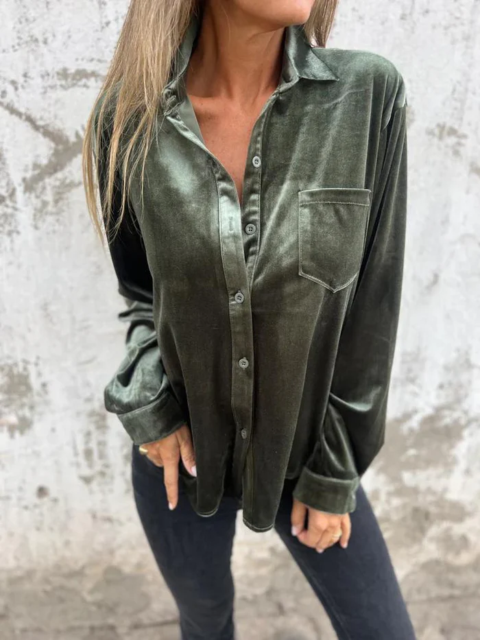 Noa – Fluwelen Blouse met Knoopsluiting