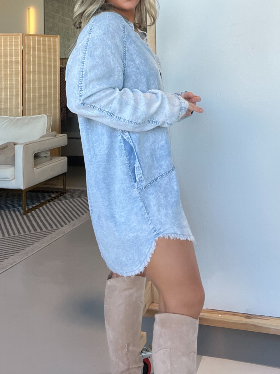 Jessy - Washed, loose denim skirt with V-neckline