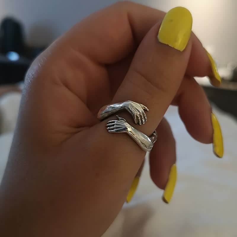 HandRing Aura – Unique Ring for an Elegant Look