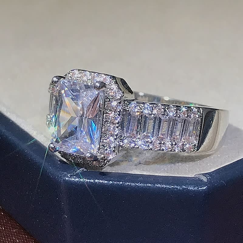 Diamond Ring Grace – Refined Ring for Women