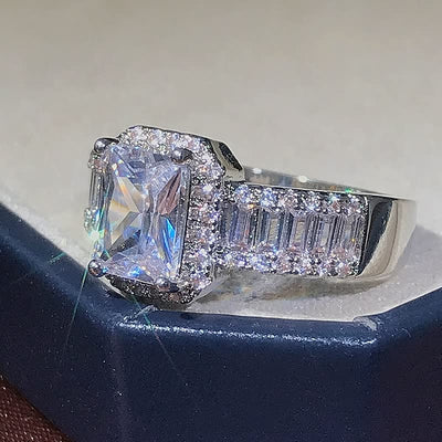 Diamond Ring Grace – Refined Ring for Women