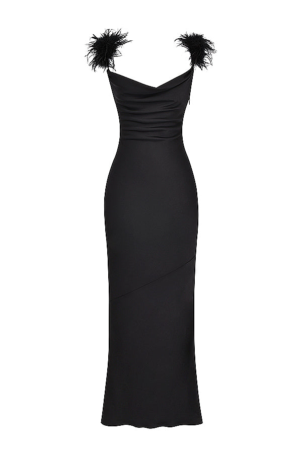 Ruby | Elegante Satijnen Galajurk met Verfijnde Veeraccenten