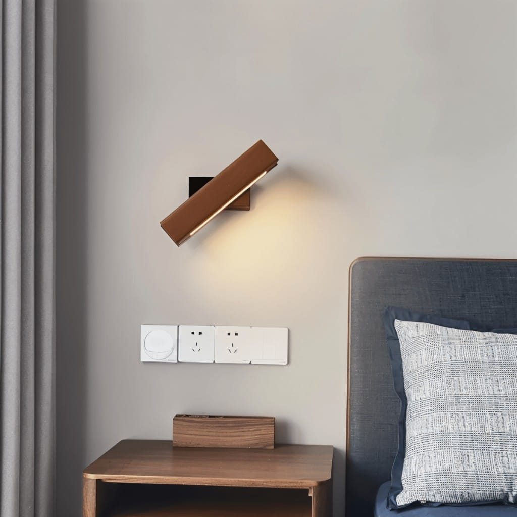 Aurevik – Adjustable Wooden Wall Sconce
