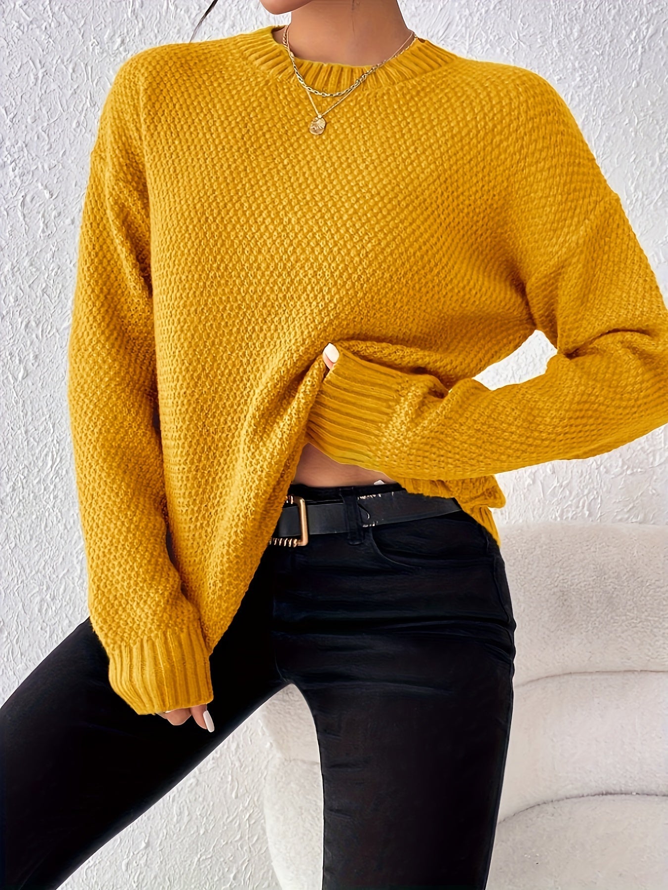Jennie | Elegant Women's Sweater with Round Neck and Curved Hem