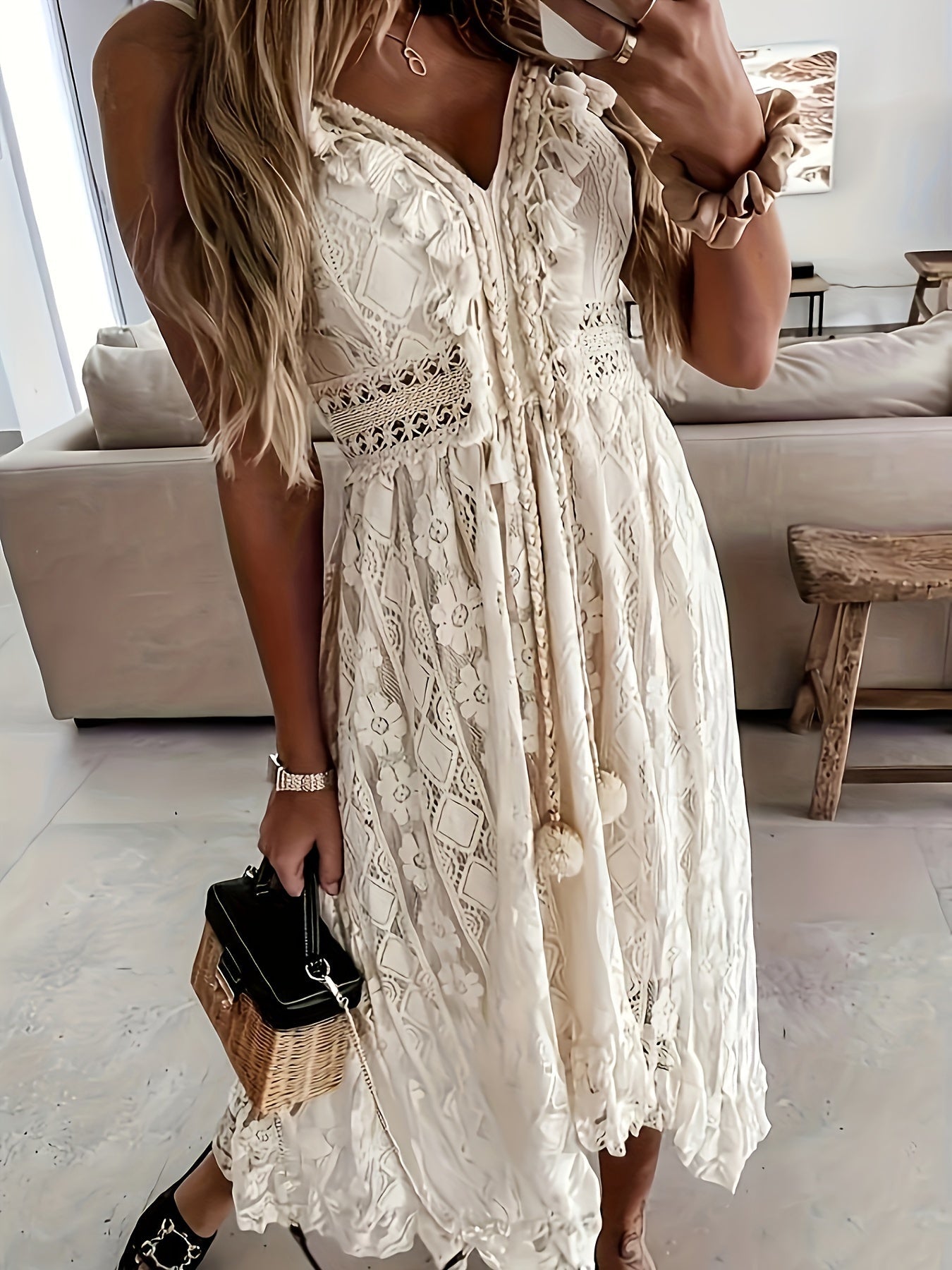 Danique | Elegante Kant Maxi Jurk met V-Hals en Flowy Zoom