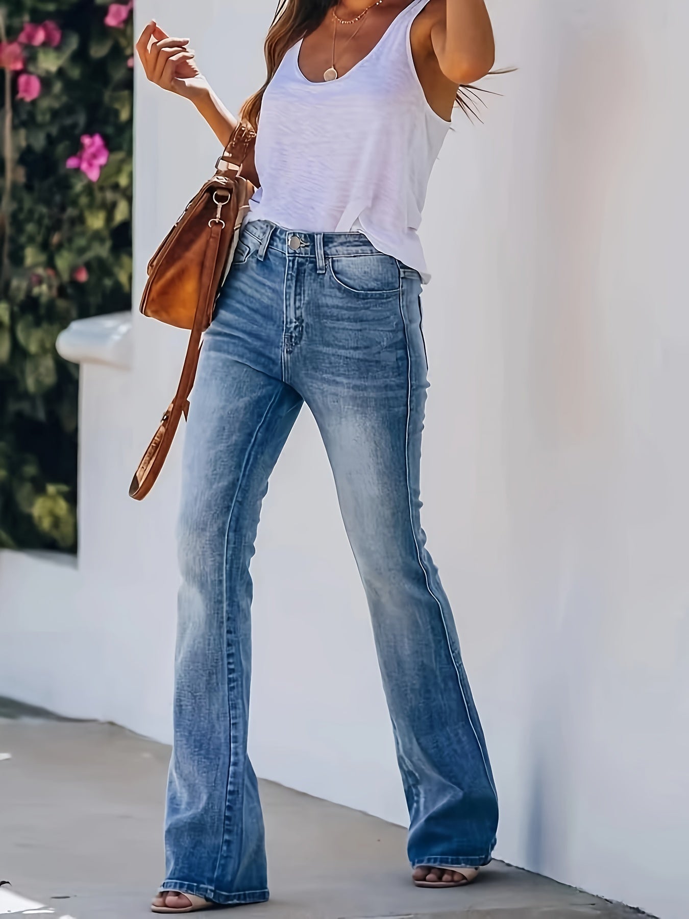 Ilyana | High-Waist Flared Jeans for a Trendy Look