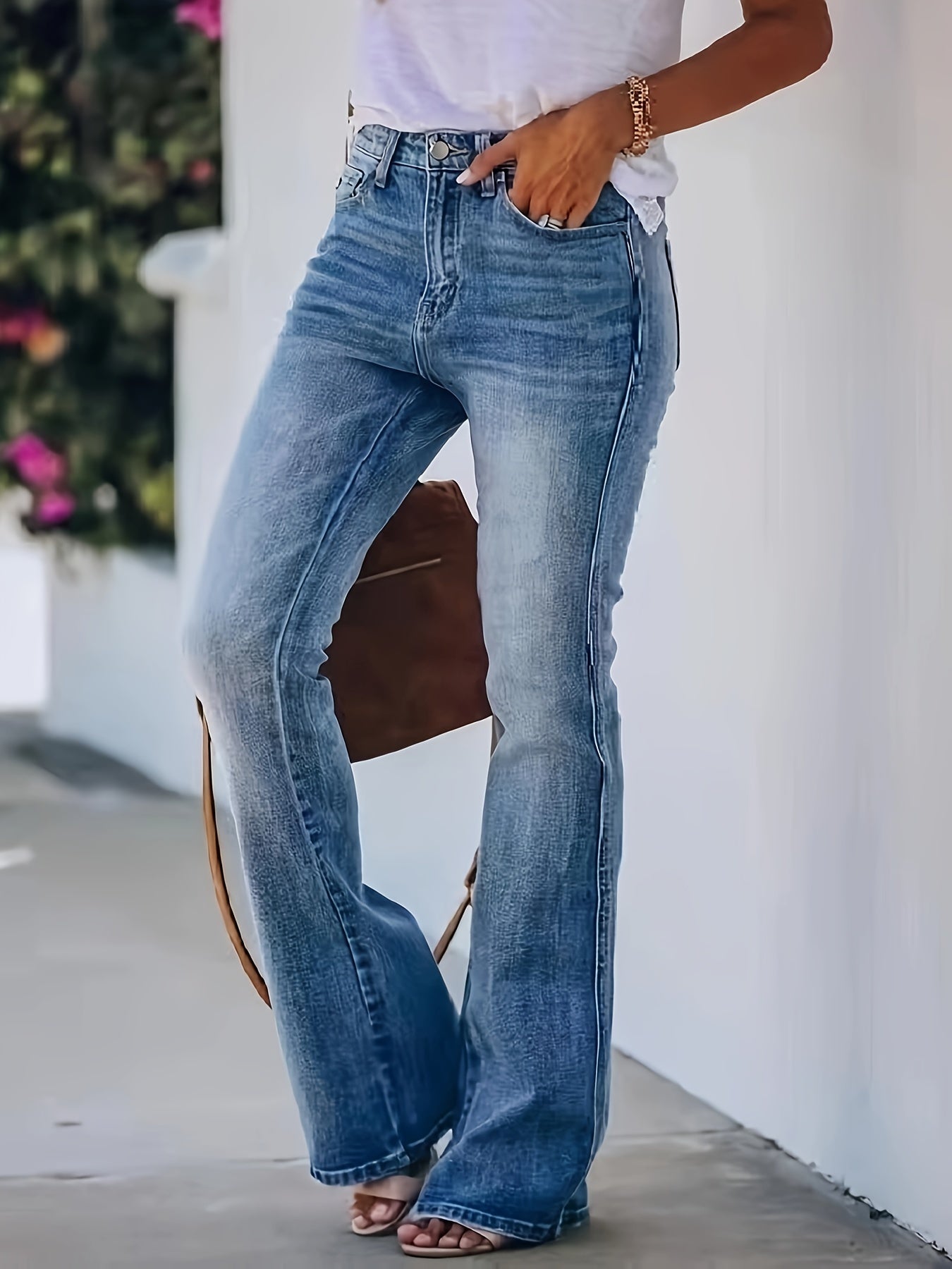 Ilyana | High-Waist Flared Jeans for a Trendy Look