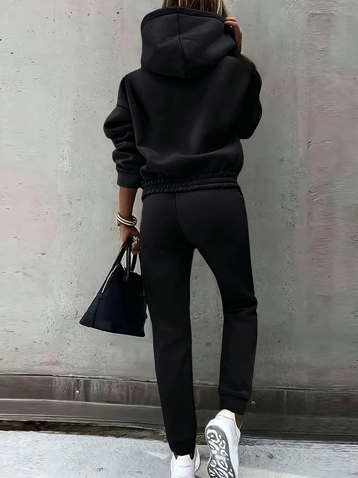 Tova – Moderne Hoodie en Broek Set voor Dames