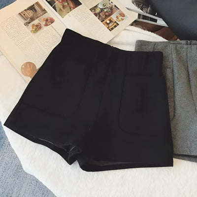 Lea - Wool Shorts with Chic Style